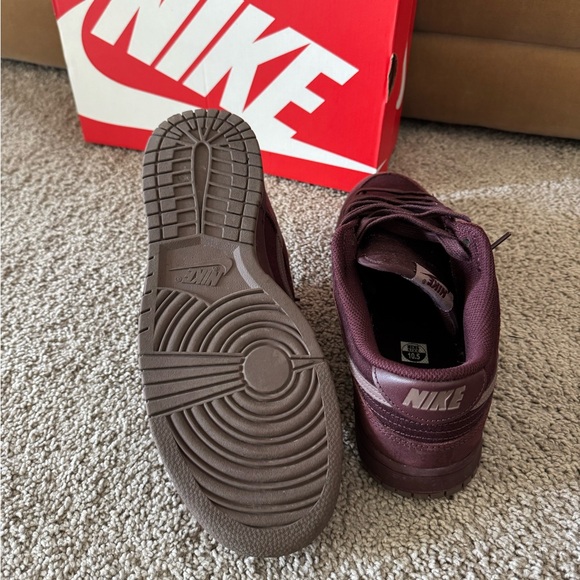 Pre owned NIKE DUNK LOW RETRO PRM - Picture 2 of 6